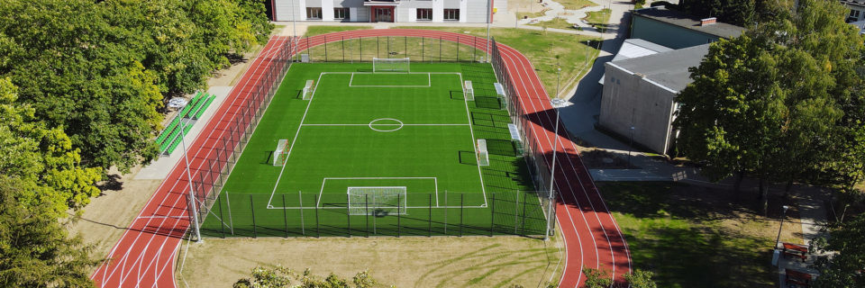 Kompleksowa budowa boisk do piłki nożnej i bieżni lekkoatletycznych